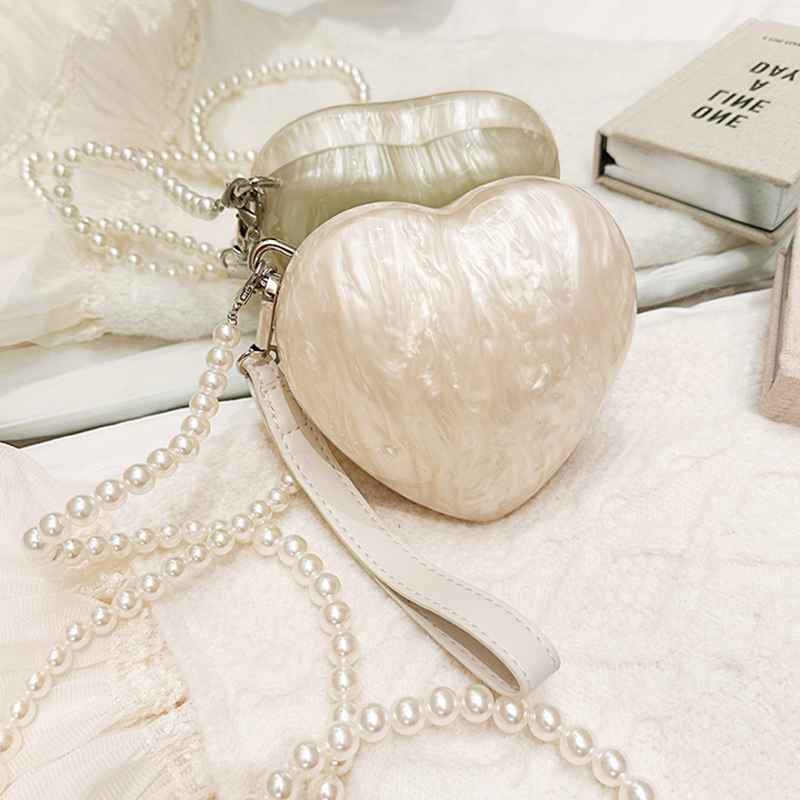 Designer Acrylic Hearts Clutch - Mini Purse Chain 评论和价格
