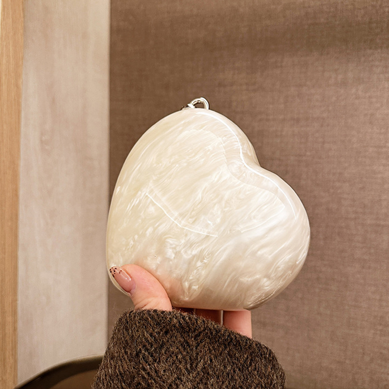Designer Acrylic Hearts Clutch - Mini Purse Chain 评论和价格