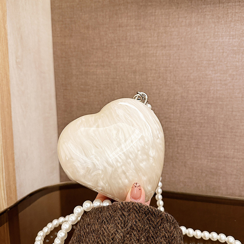 Designer Acrylic Hearts Clutch - Mini Purse Chain 评论和价格